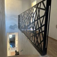 MetalG_Parapetto scale_metallo_design moderno_forme geometriche_2